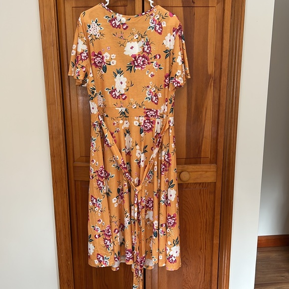 Floral Short Sleeve V-neck 26w Dress NWT - Picture 2 of 6